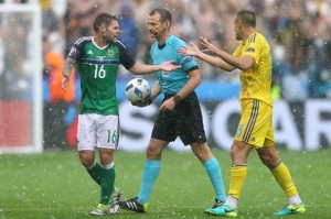 欧洲杯第一场雨战来袭?布加勒斯特球场成了游泳池