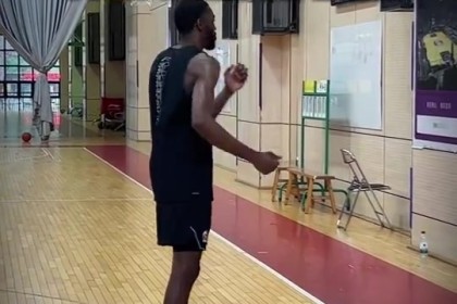 星空体育APP下载-一人罚球不进全队折返跑！徐昕、郭艾伦、陈国豪都罚丢了🤣