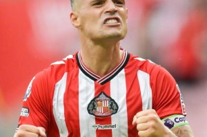 扎卡本赛季英超向前传球75次领跑中场