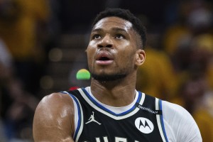 Xingkong Sports-名记：雄鹿想交易字母哥很困难 明年休赛期才是好戏上演的时候